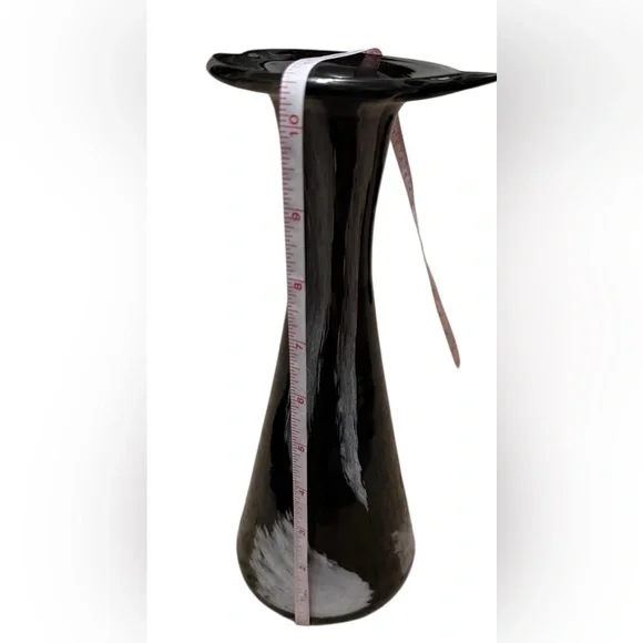 Elegant Black Vase - Picture 2 of 5